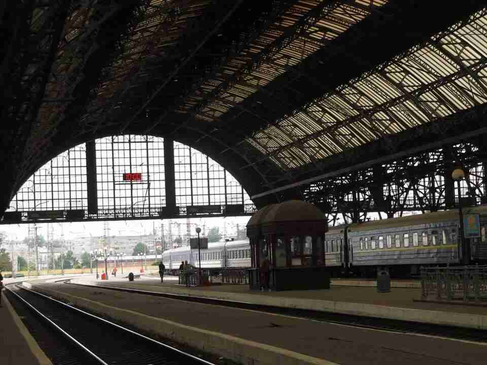 Суд виніс вирок працівнику «Львівської залізниці», який фотографував переміщення військової техніки у Львові