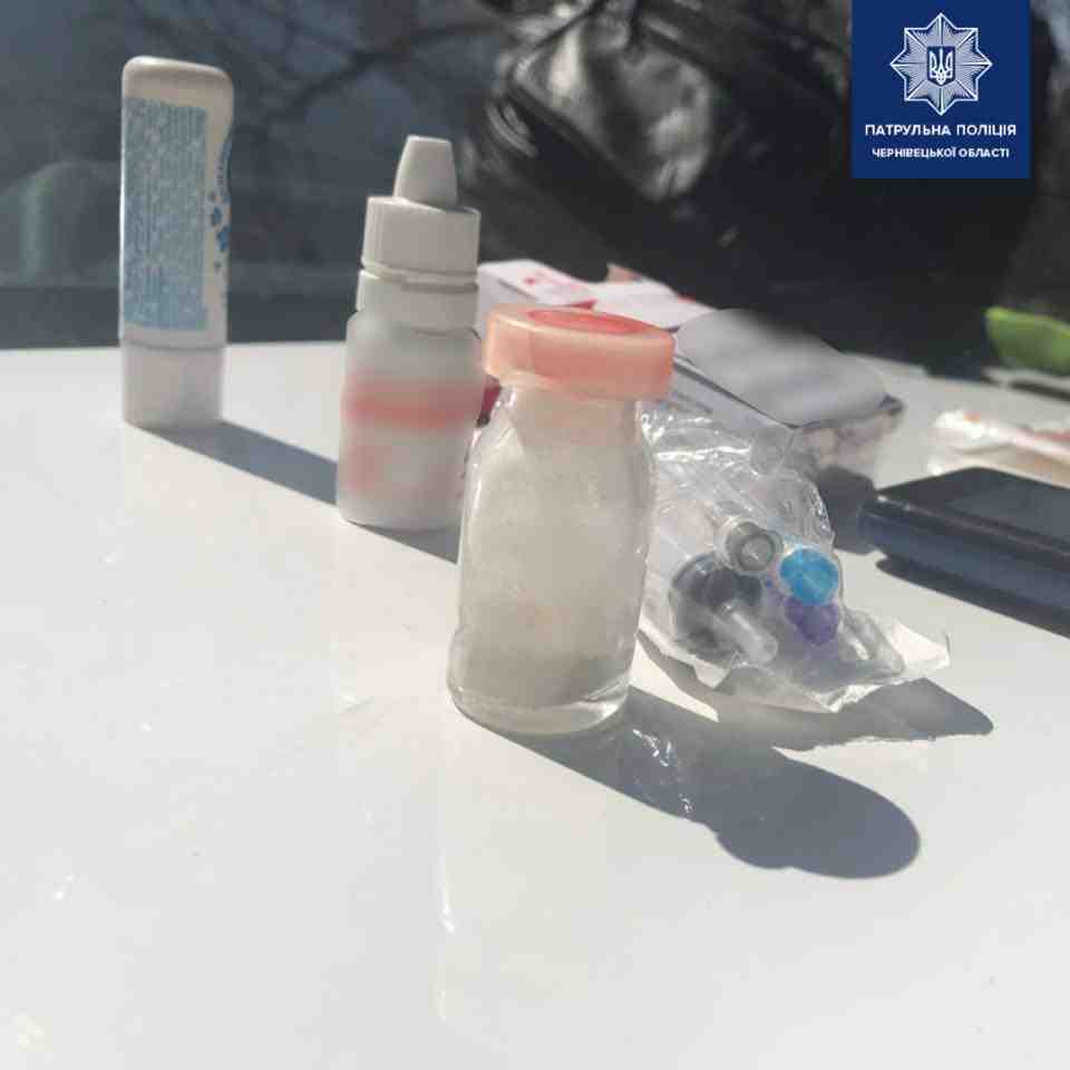 «То ладан з Єрусалиму!»: на Буковині затримали водія під дією наркотиків (фото)