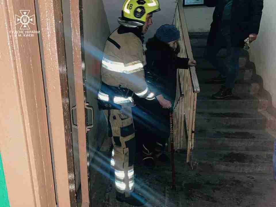Трагедія: у  Києві від вибуху невідомого предмета загинув юнак (ФОТО)