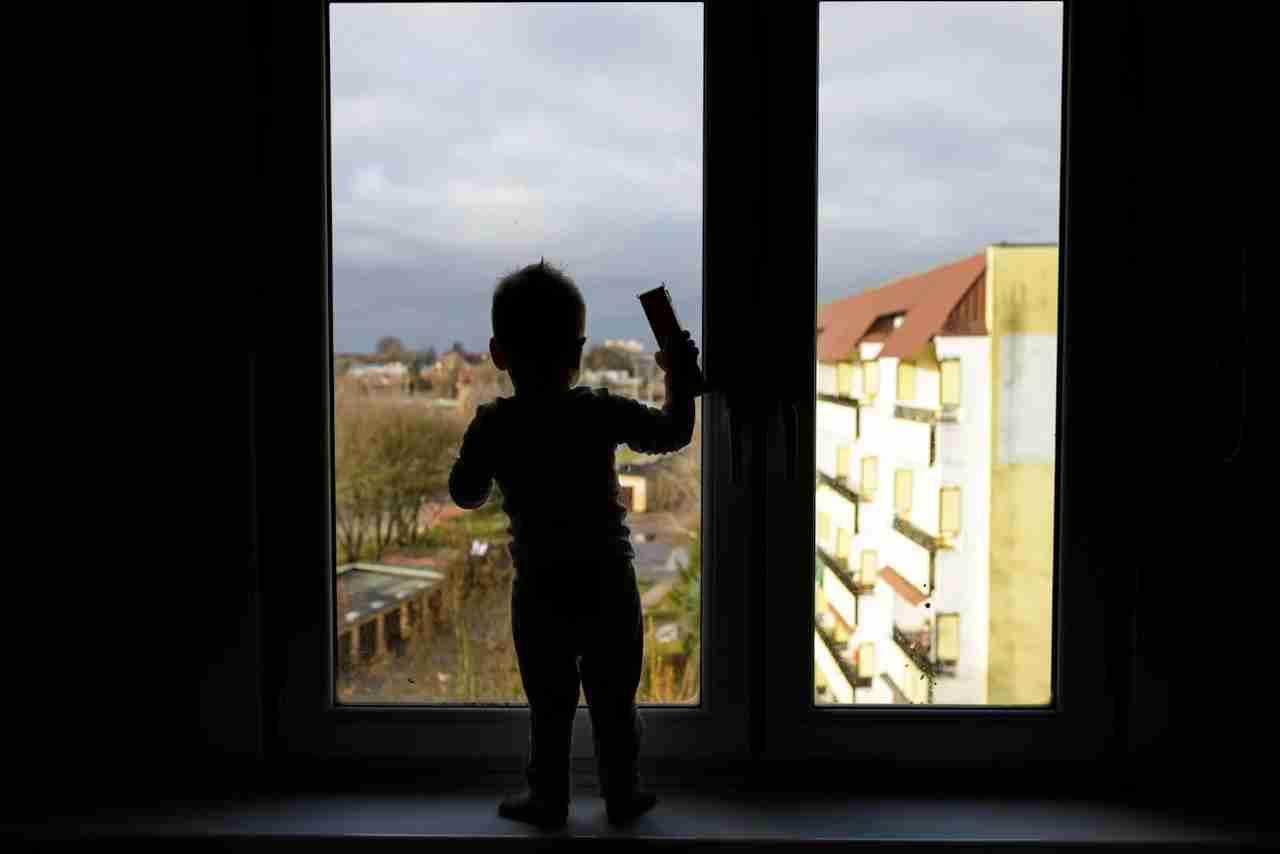 Трагедія у Польщі: 4-річний хлопчик з України випав з вікна багатоповерхівки