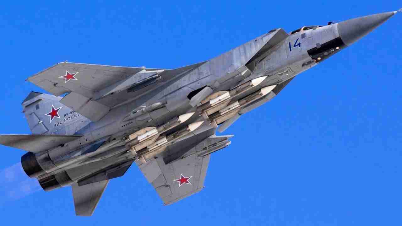 Тривога через МіГ-31: що відомо про російський винищувач та носія ракети «Кинджал»
