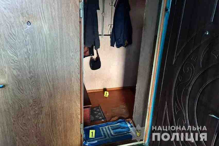 Тиждень тримав в квартирі труп жінки: у Хмельницькому затримали вбивцю (ФОТО)