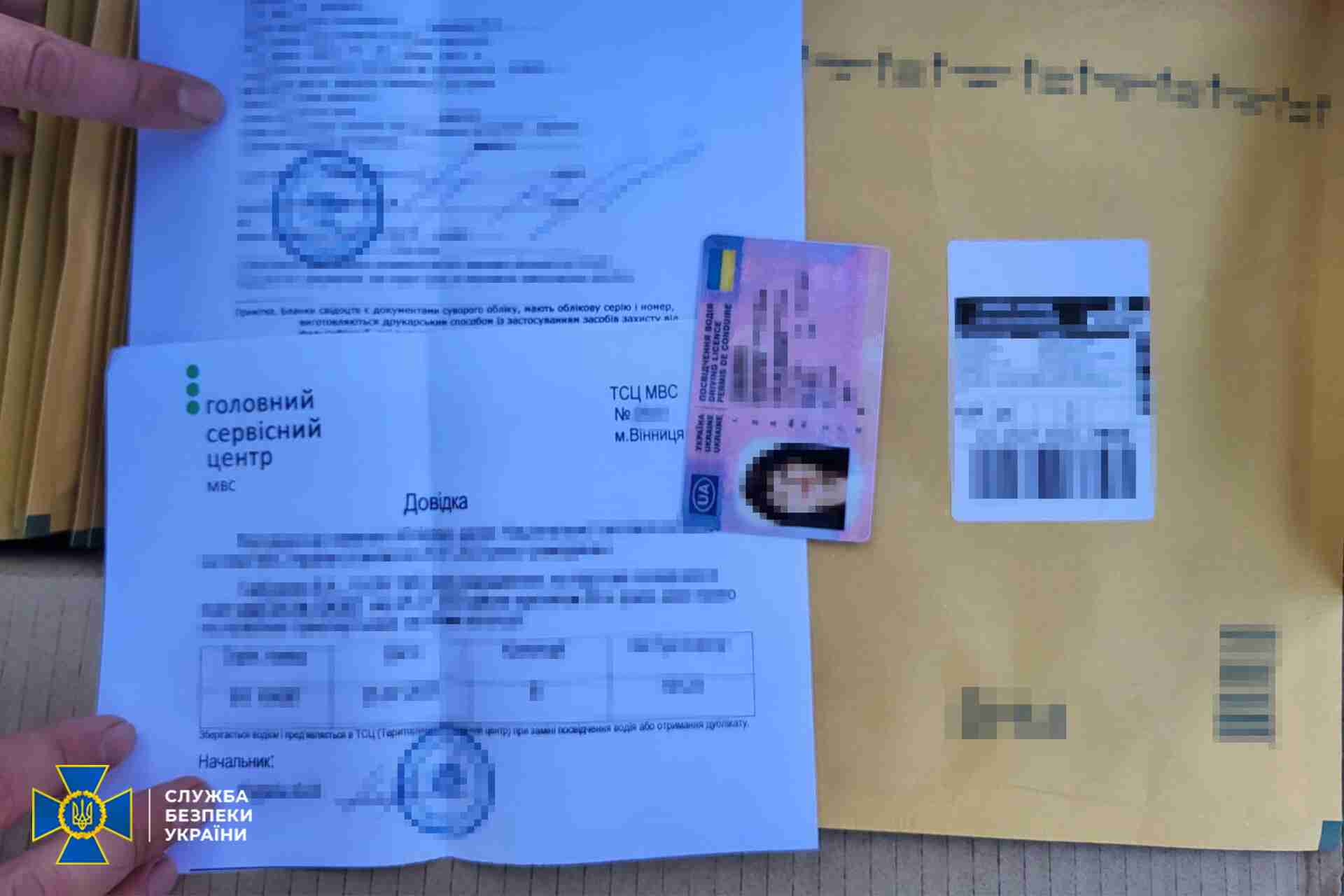 У центрі Львова виявили підпільний «паспортний стіл», де виготовляли фальшиві документи (ФОТО)