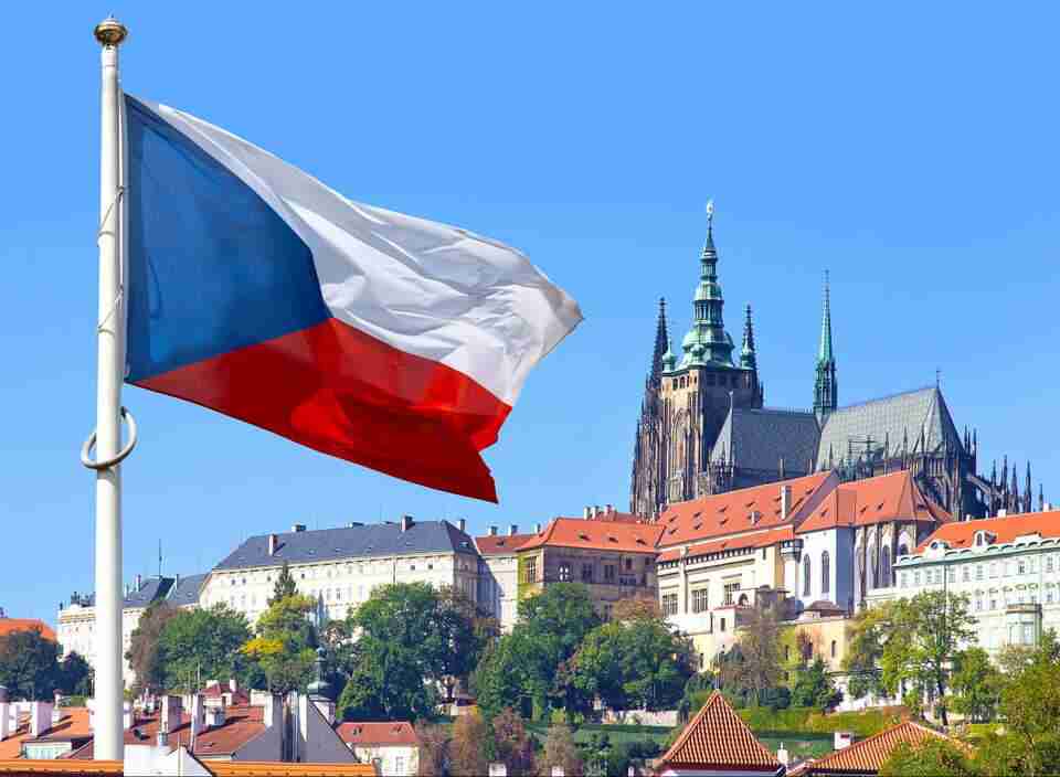 У Чехії звільнили офіціанта, який цькував біженок з України