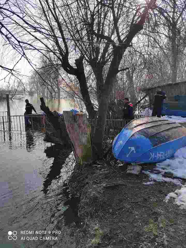 У Червонограді річка вийшла з берегів і підтопила рятувальну станцію (ФОТО, ВІДЕО)