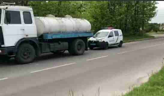 У Червонограді водій вантажівки в`їхав у поліцейське авто