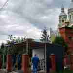 У Дрогобичі просто біля церкви встановлюють МАФ (фото)