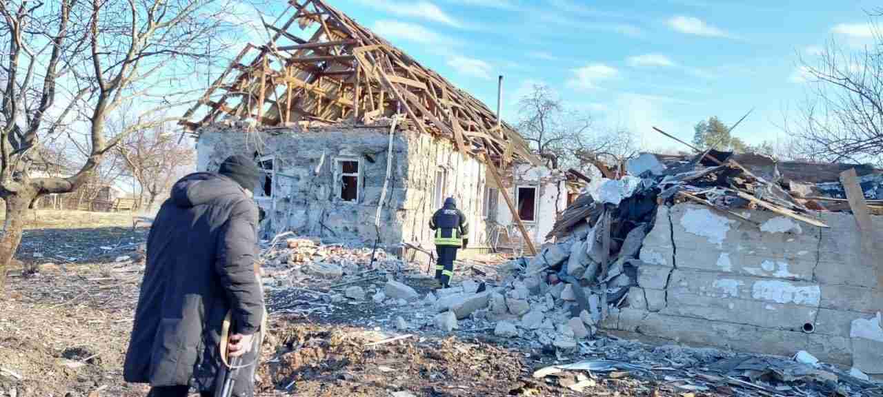 У ДСНС показали моторошні світлини обстріляного градами Чернігова (ФОТО)