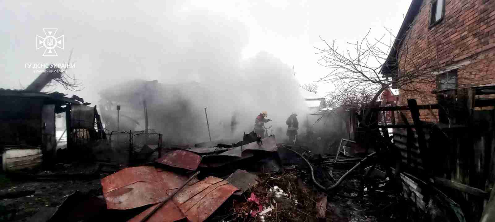 У господарській будівлі на Львівщині під час пожежі згоріли кури (ФОТО)