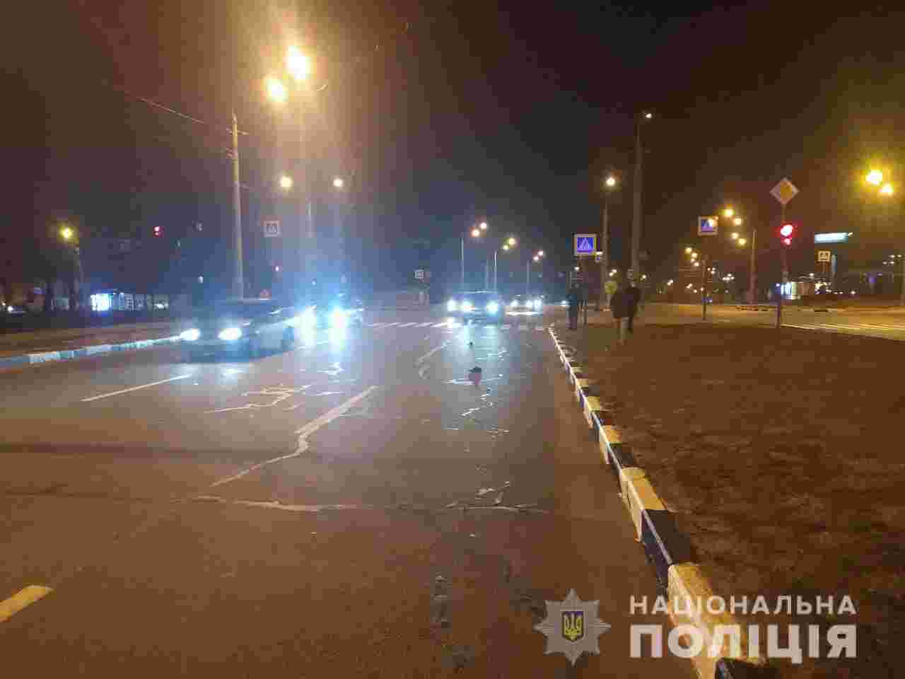 У Харкові у ДТП загинув поліцейський, який переходив дорогу на червоне світло світлофора
