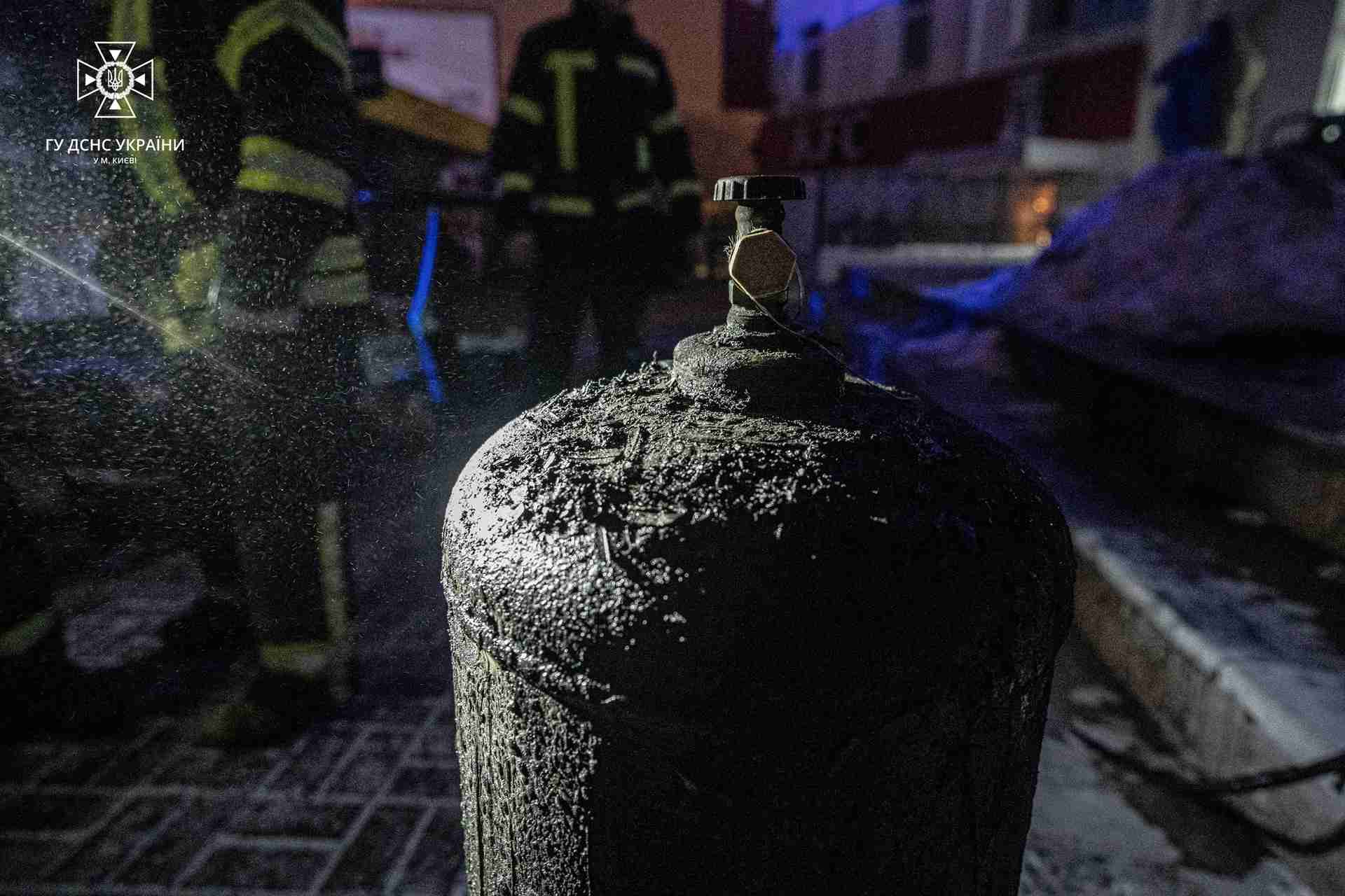 У Києві через вибух газового балону постраждало п'ятеро людей (ФОТО)
