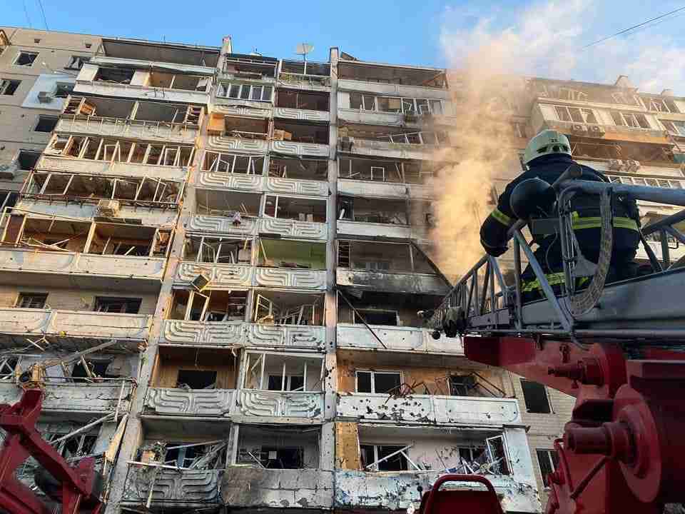 У Києві після обстрілу горіли п'ять поверхів житлового будинку