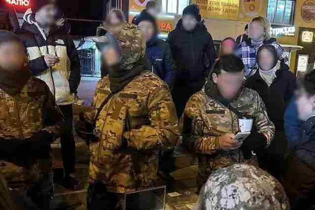 У Києві проводять обшуки у благодійному фонді, в якому збирають гроші нібито на потреби армії