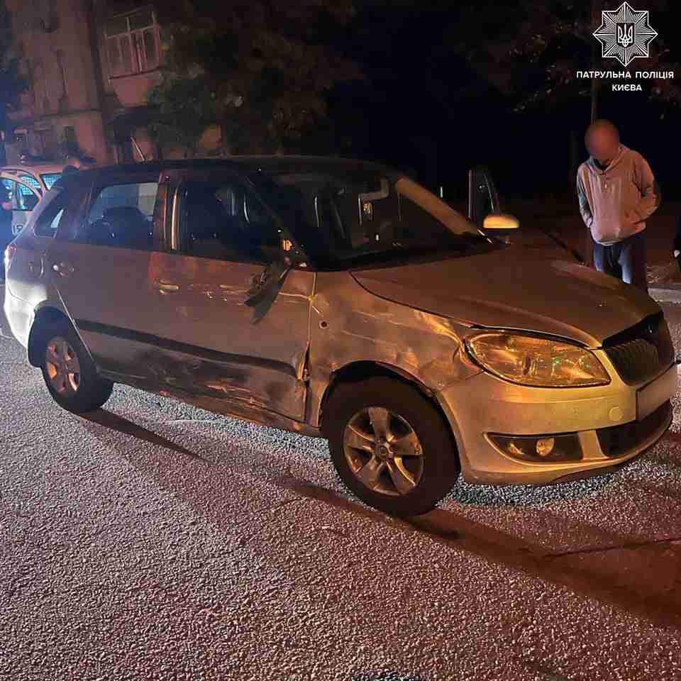 У Києві в поліцейських з-під носа викрали автомобіль, який потрапив у ДТП (ФОТО)
