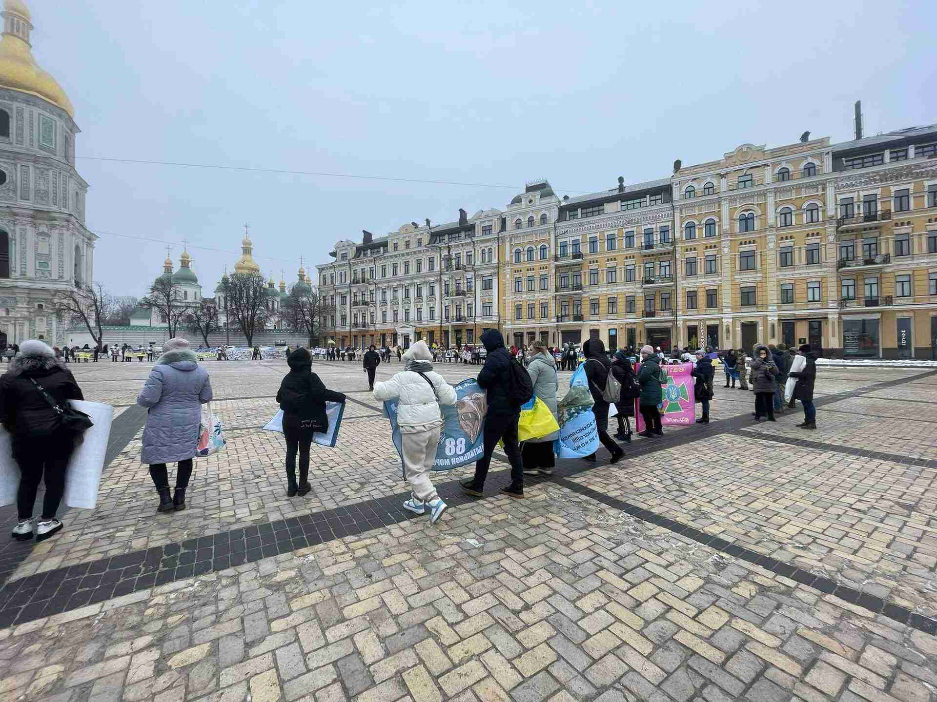 У Києві відбулася акція протесту рідних військовополонених (ФОТО)