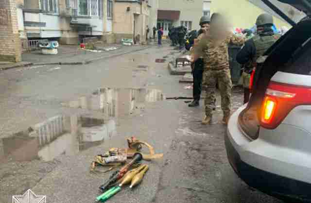 У Києві затримано мародерів, які обікрали автосалон