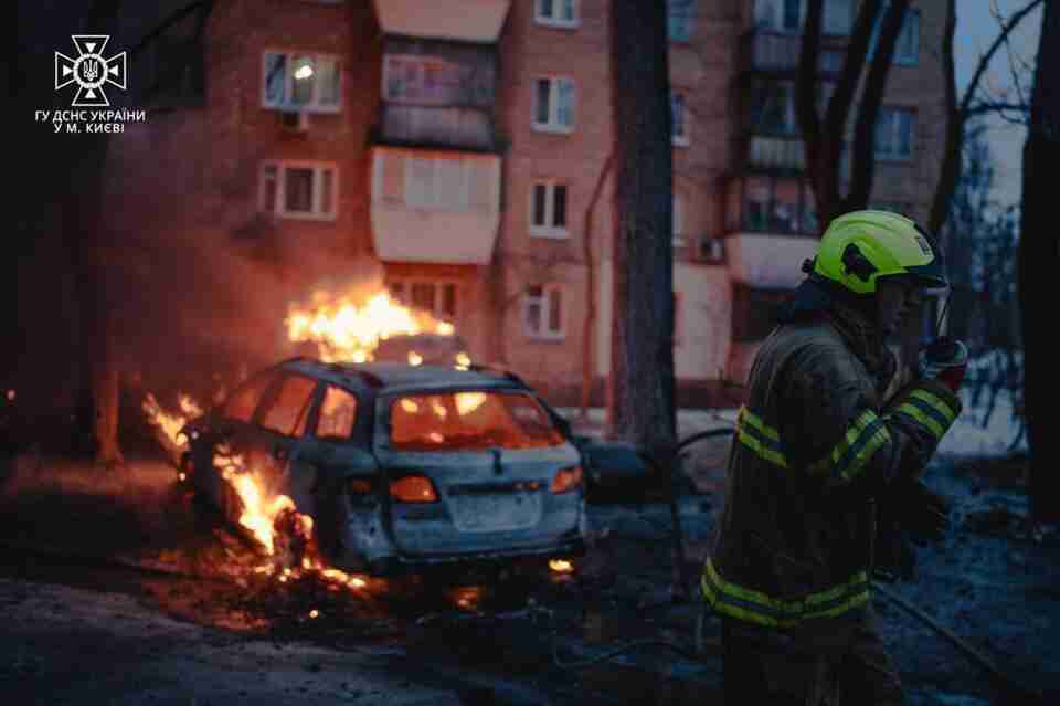 У Києві завершено аварійно-рятувальні роботи внаслідок ворожої атаки: було 176 повідомлень про вибухи та займання
