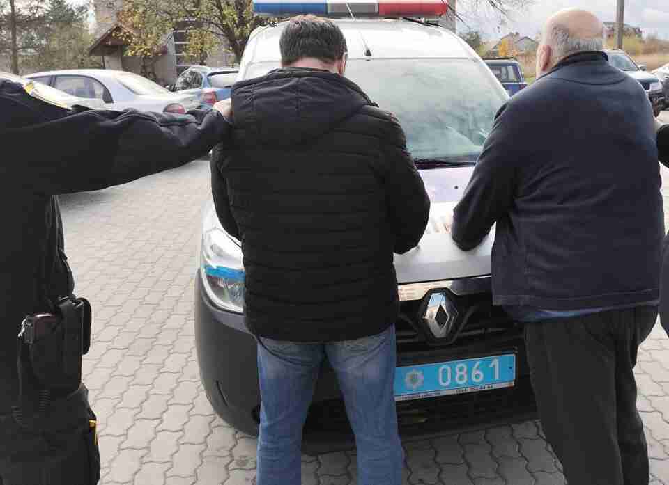У Київській області упіймали чоловіків, які викрали 100 тисяч гривень з автомобіля на Львівщині  (ФОТО)