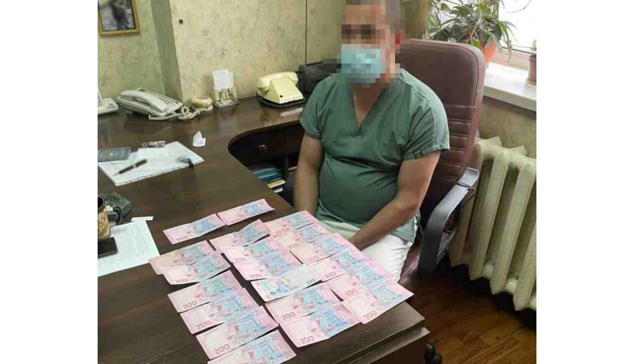 У Києві патологоанатом вимагав гроші від родичів при видачі тіла померлої від COVID-19 (фото)