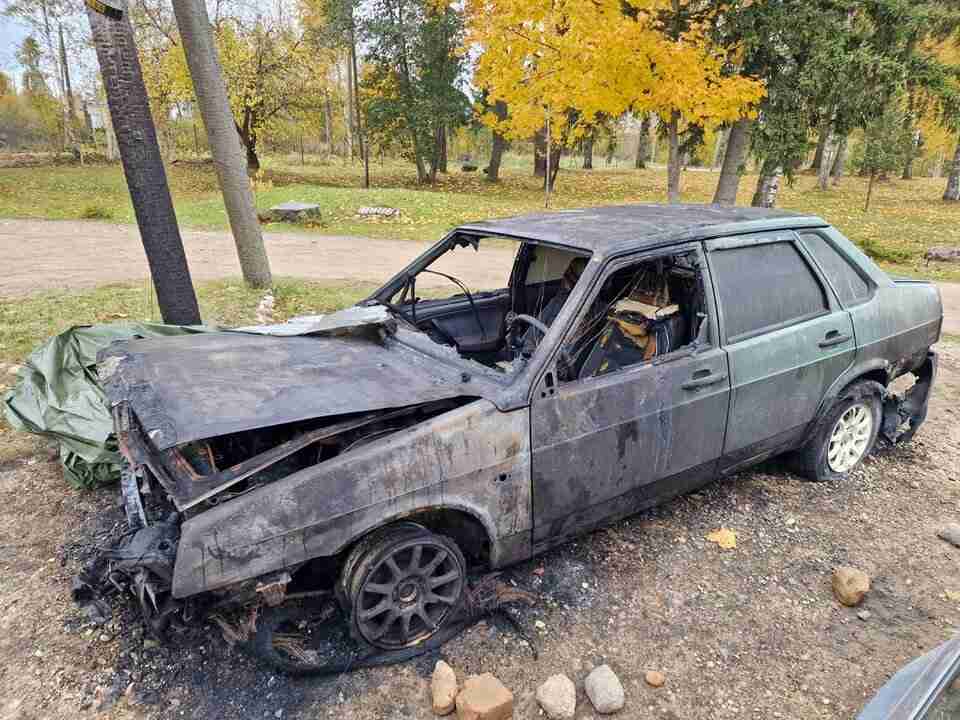 У Латвії навмисне підпалили авто сім’ї біженців з України (ФОТО)
