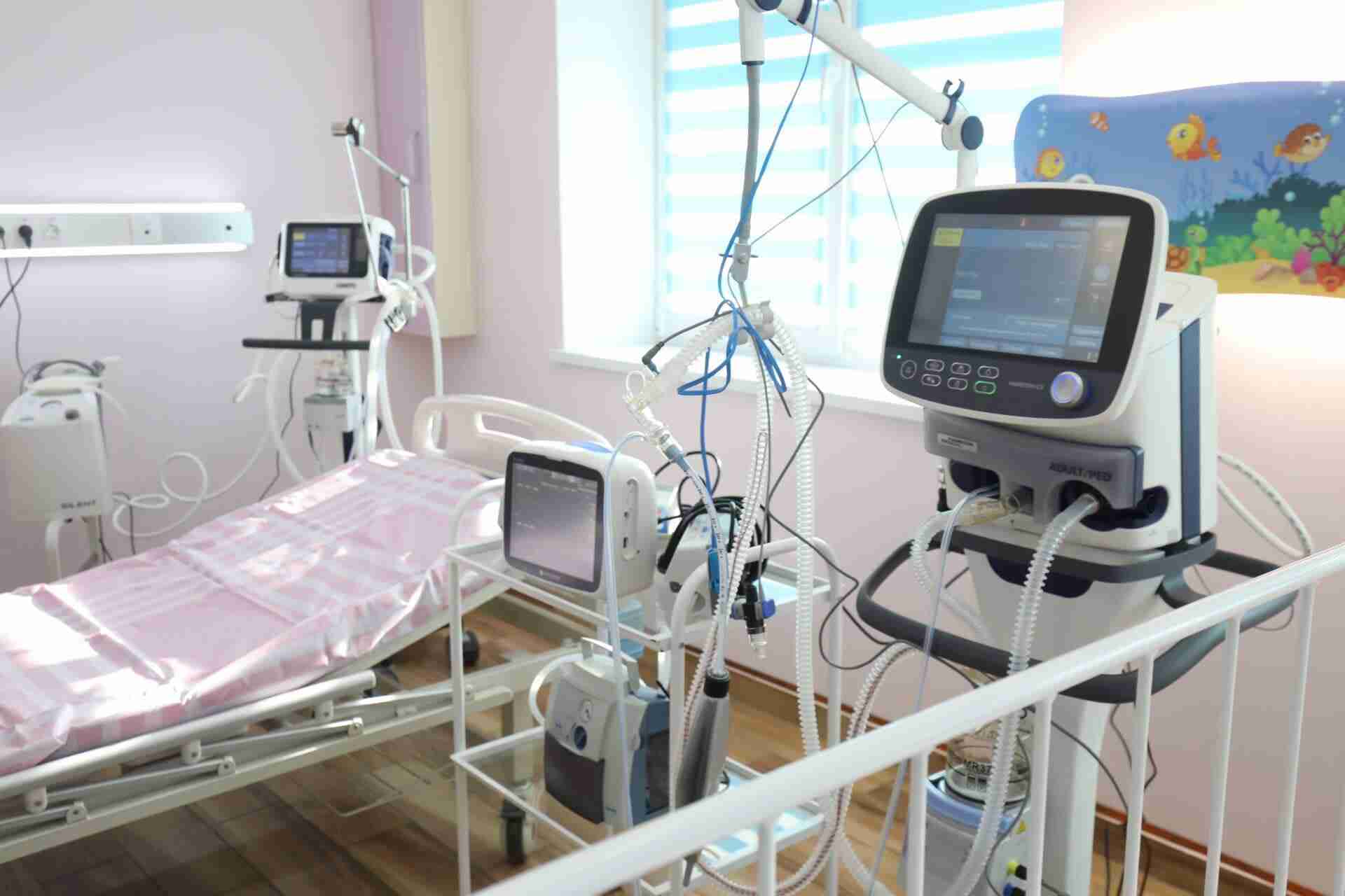У лікарнях Львова збільшують кількість ліжок для хворих на коронавірус дітей