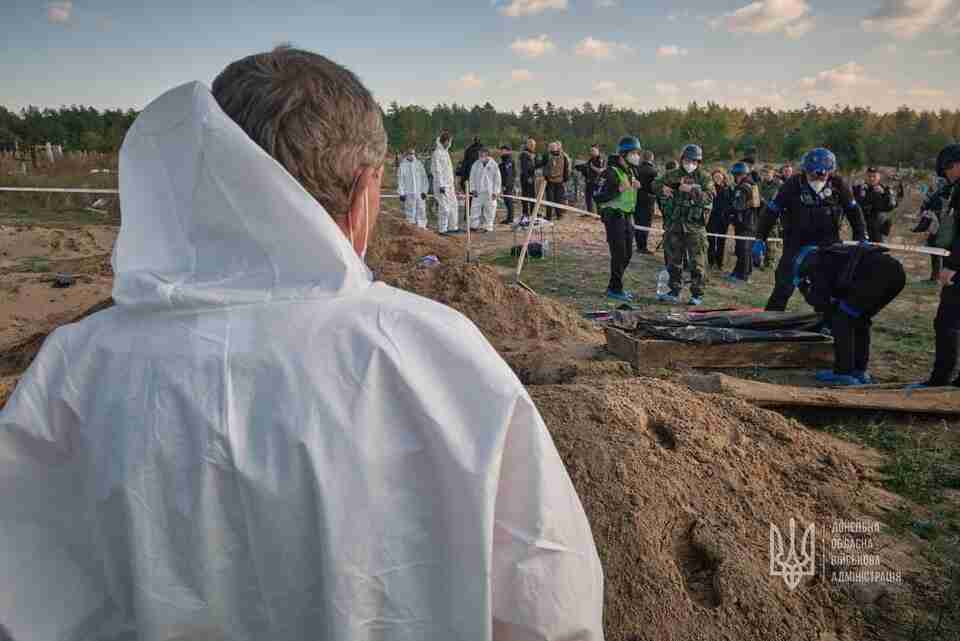 У Лимані розпочали ексгумацію: вже знайдено братську та одиночні могили (ФОТО)