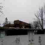 У Львівській області фіру витягли на дах зупинки (фото)
