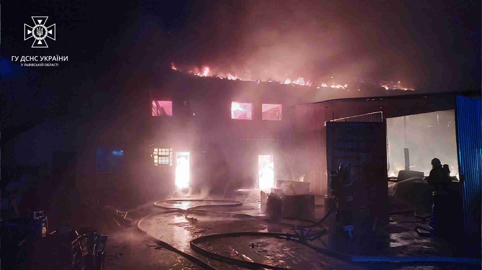 У Львівській області рятувальники ліквідували масштабну пожежу (ФОТО)