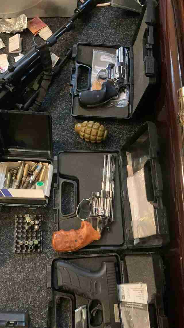 У львівському бюро ритуальних послуг серед трун знайдено зброю та наркотики (ФОТО, ВІДЕО)