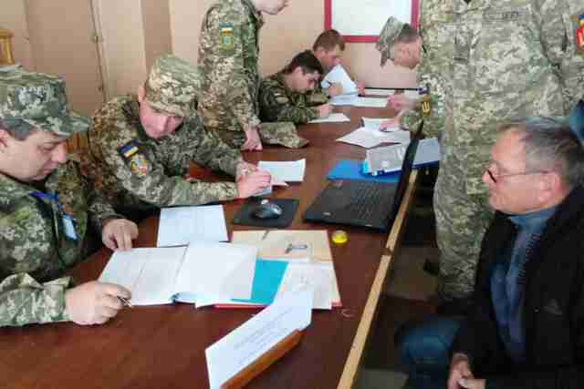 У Львівському обласному ТЦК роз’яснили, як можна без ажіотажу оновити облікові дані військовозобов’язаним чоловікам і жінкам