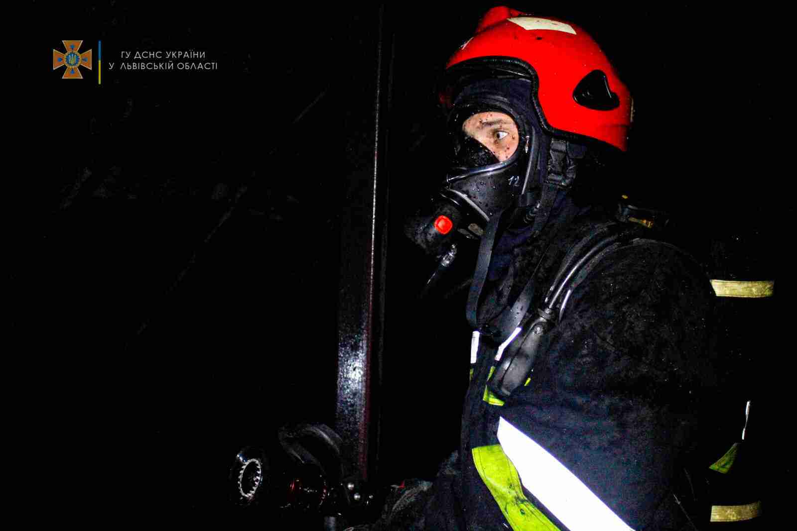 У Львівському районі рятувальники ліквідували пожежу в житловому будинку