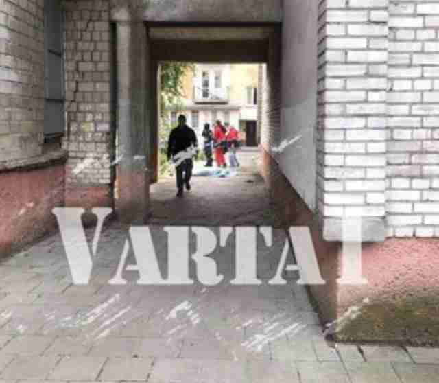 У Львові 32-річна жінка випала з вікна будинку