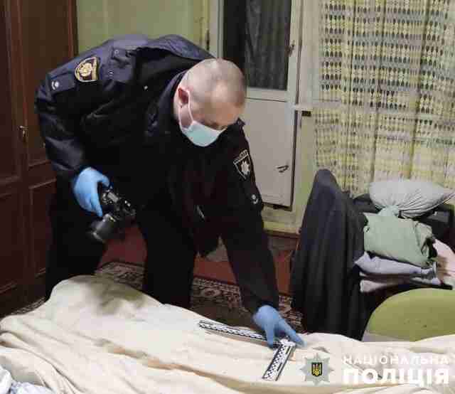 У Львові 90-річний пенсіонер зарубав сокирою невістку: поліцейські затримали (ФОТО)