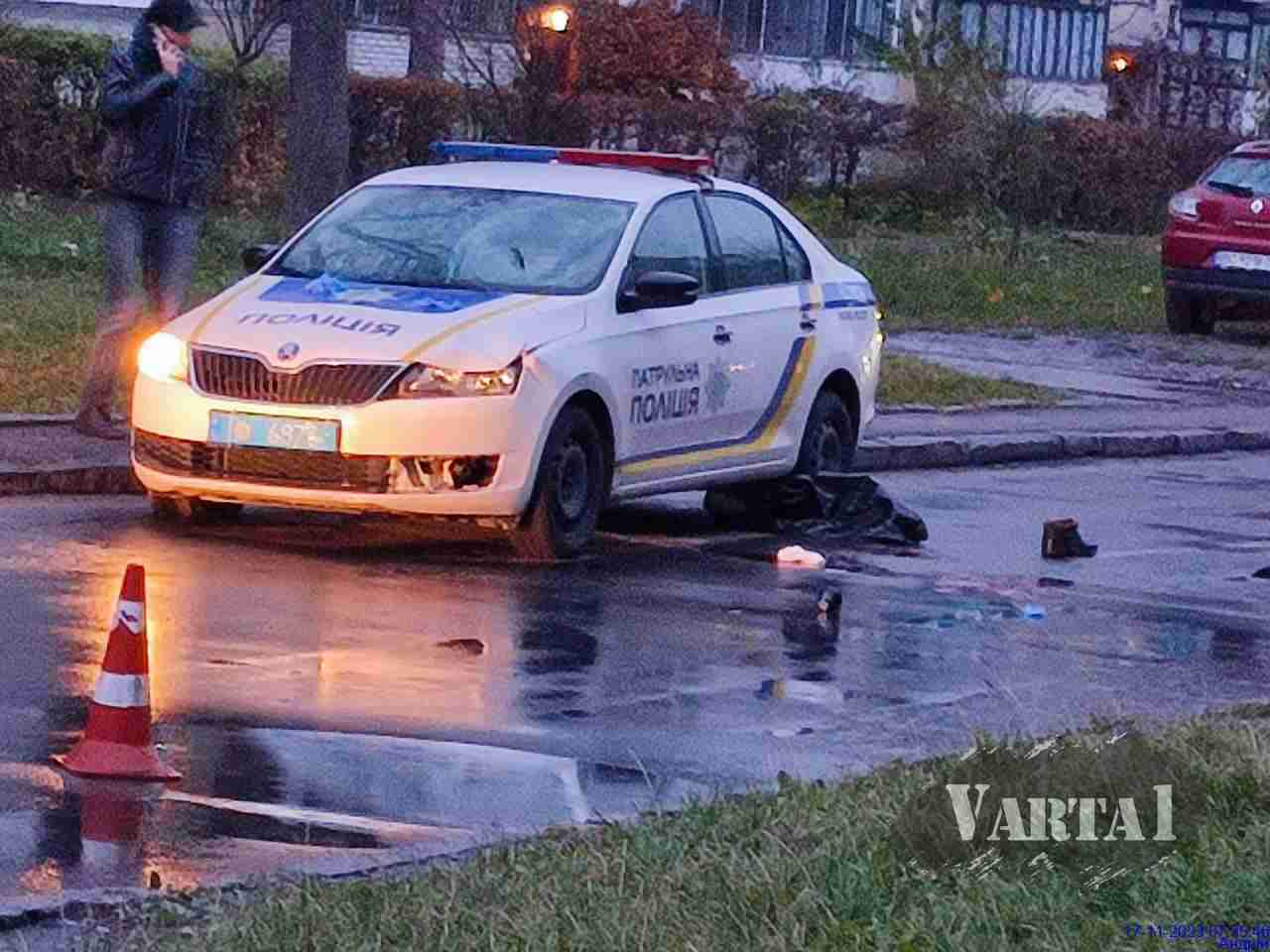 У Львові автомобіль поліції збив людину (ФОТО 18+)
