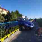 У Львові автомобіль протаранив міст (фото, відео)