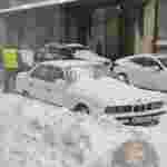 У Львові снігом понівечило автомобіль BMW (фото)