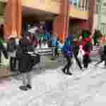 У Львові через повідомлення про замінування проводять евакуацію учнів всіх шкіл (ФОТО)