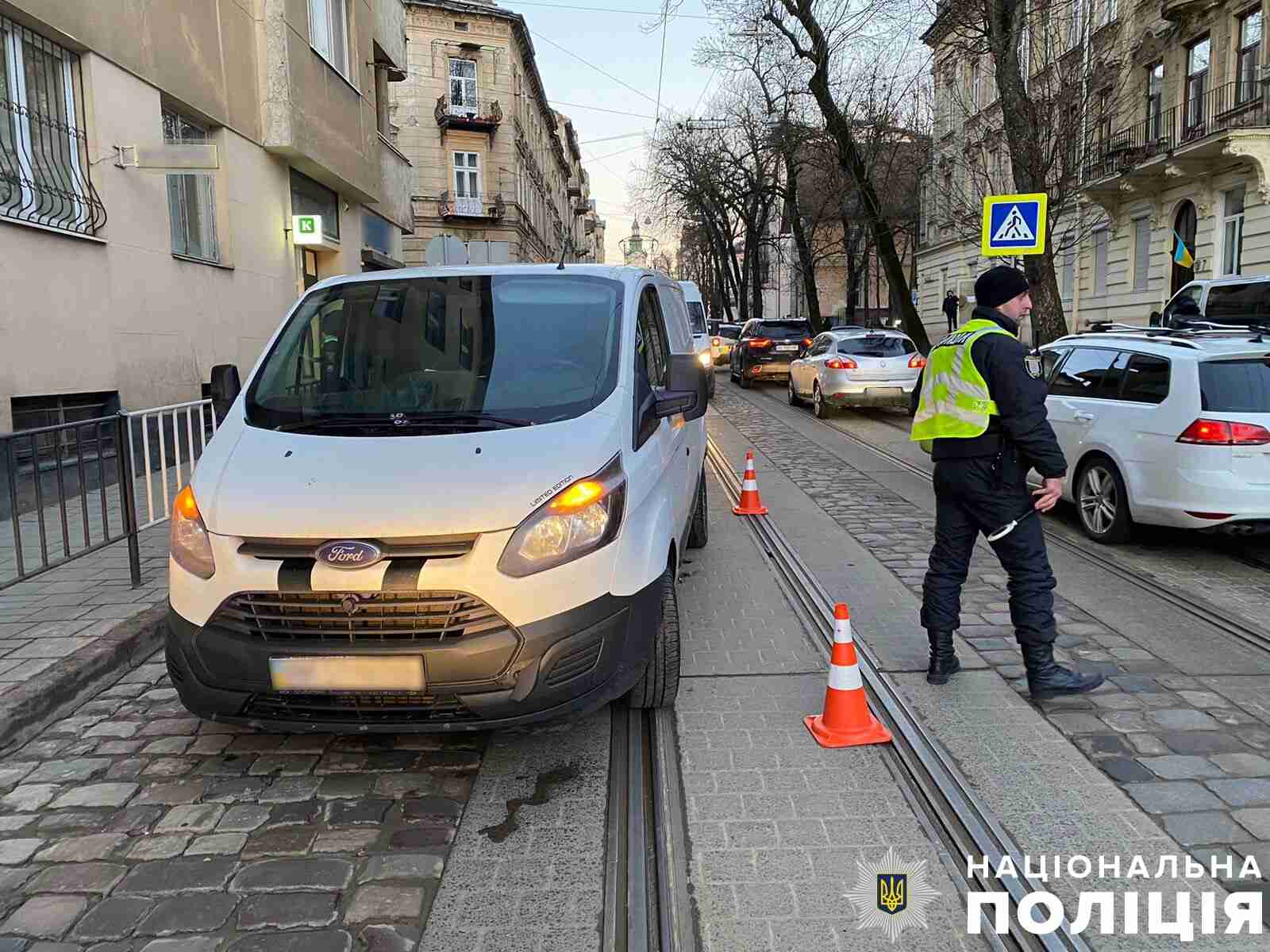 У Львові чоловік і жінка потрапили під авто (ФОТО)