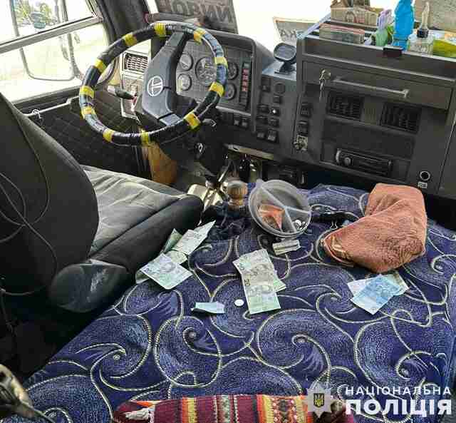 У Львові чоловік пограбував водія маршрутки на очах у пасажирів (ФОТО)