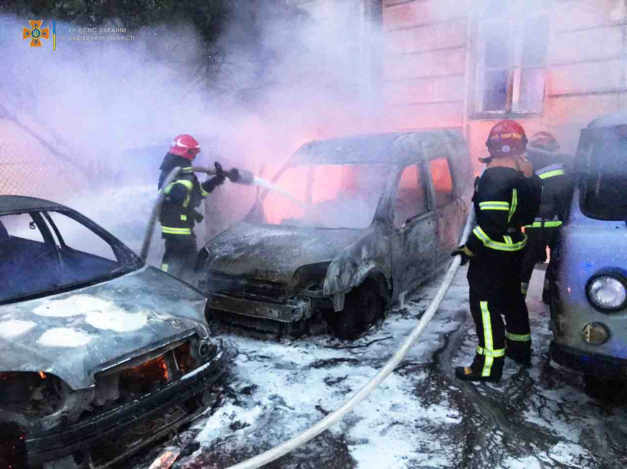 У Львові чотири автівки згоріли вщент (ВІДЕО,ФОТО)