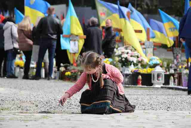 У Львові діти, які втратили батька або матір на війні, щороку будуть отримувати по 50 тис. грн допомоги