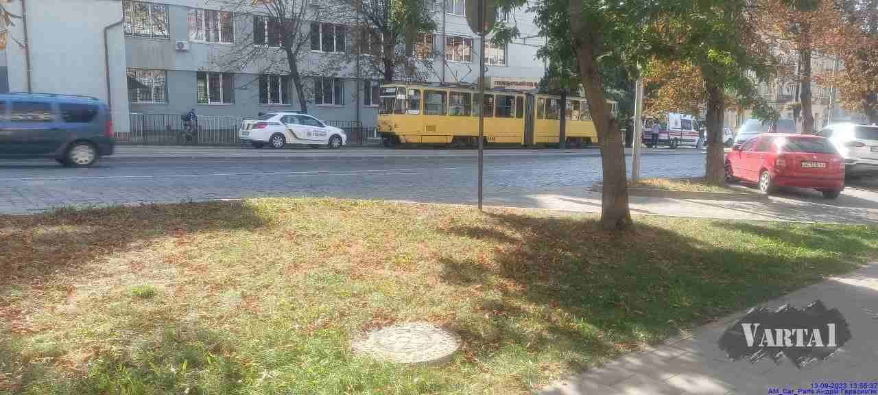 У Львові дівчина потрапила під трамвай
