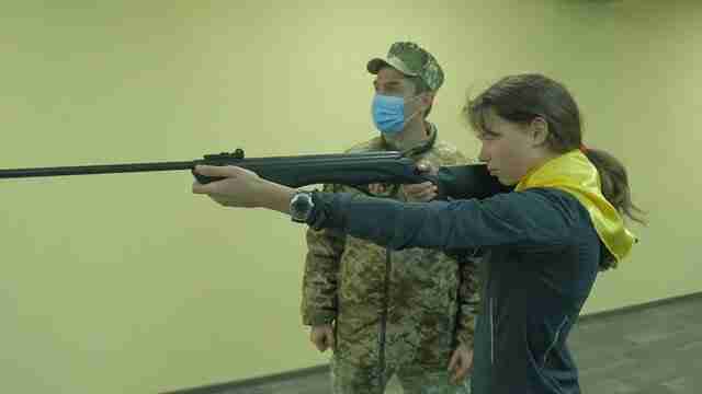 У Львові для старшокласників введуть навчання зі стрільби і домедичної допомоги