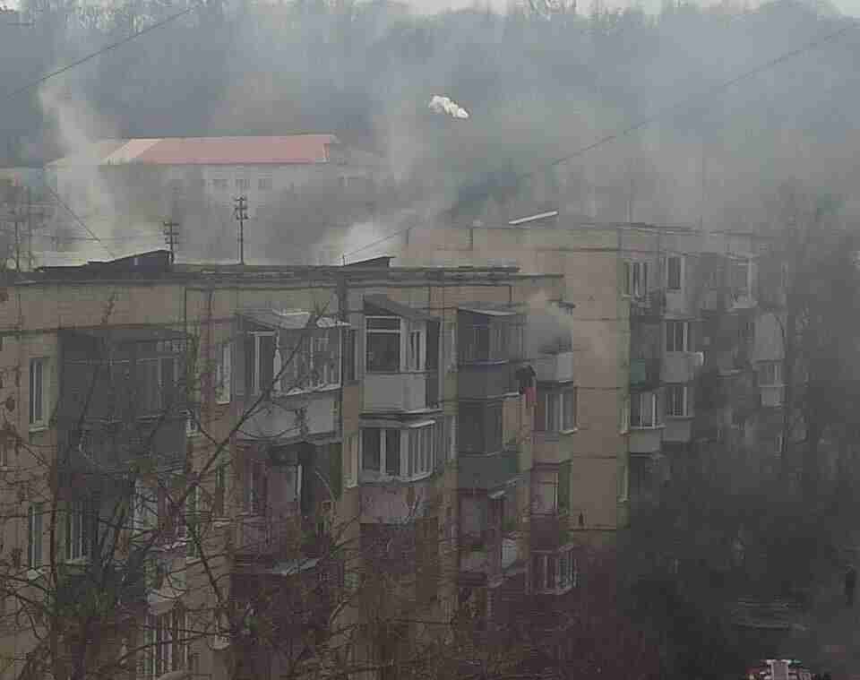 У Львові горить квартира в багатоповерхівці (ВІДЕО, ФОТО)