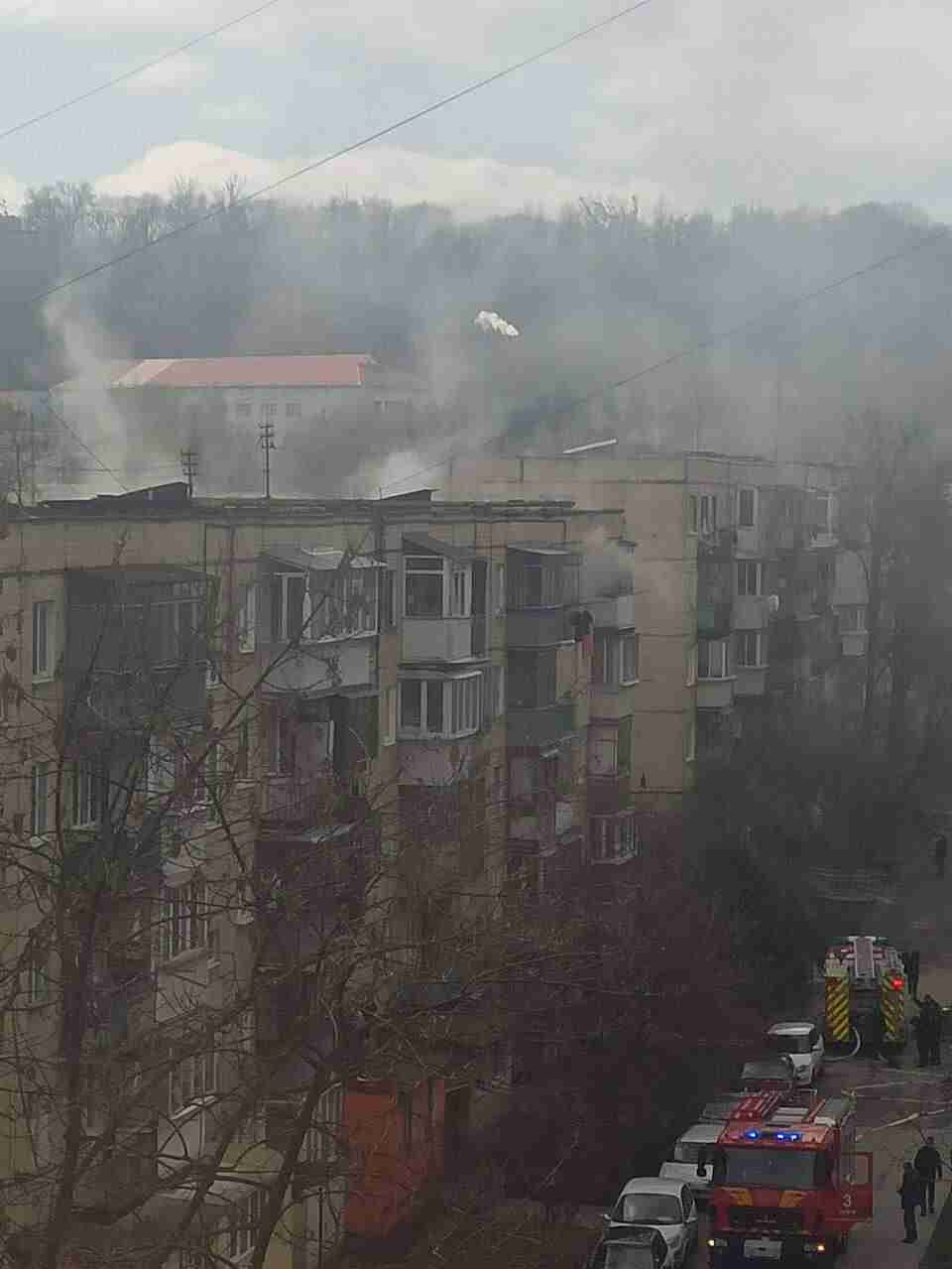 У Львові горить квартира в багатоповерхівці (ВІДЕО, ФОТО)