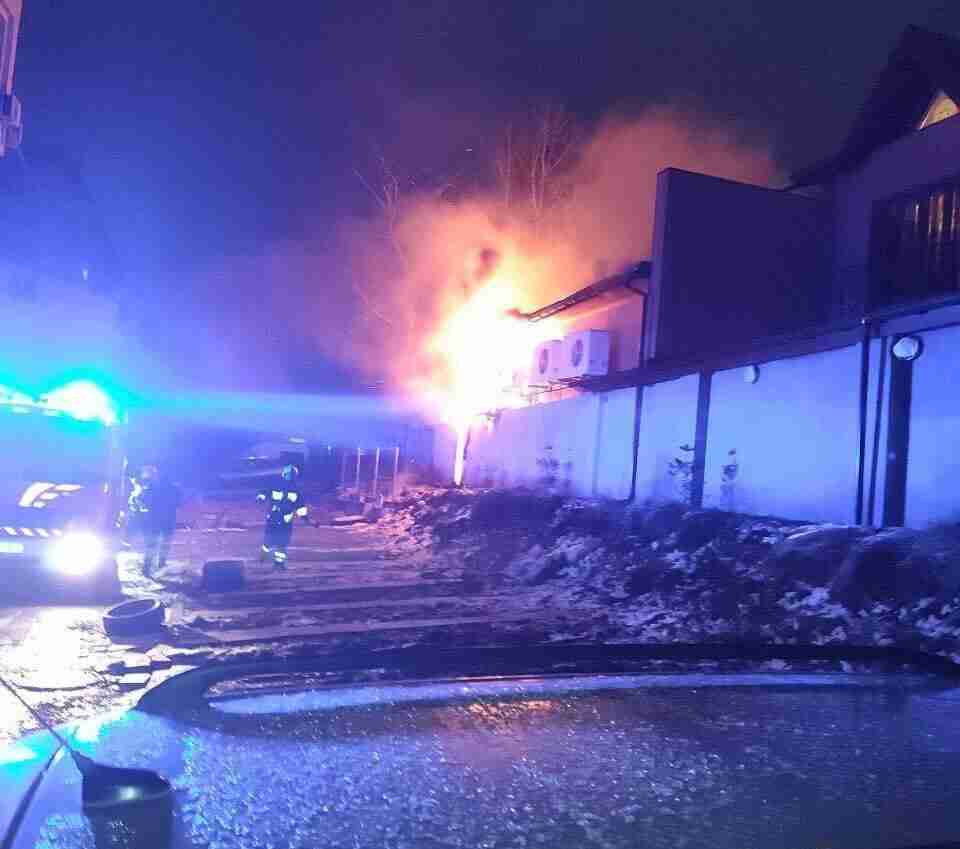 У Львові горів ресторан: пожежу ліквідовували 24 рятувальники (ВІДЕО)