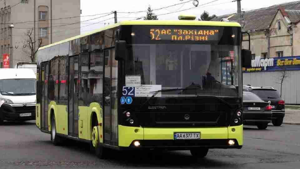 У Львові кілька маршрутів громадського транспорту змінили свої схеми руху через удар «шахедами»