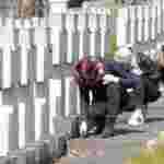 У Львові люди вийшли на суботню толоку перед Великоднем: прибирали кладовище (фото)
