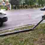 У Львові маршрутка збила світлофор (фото, відео)