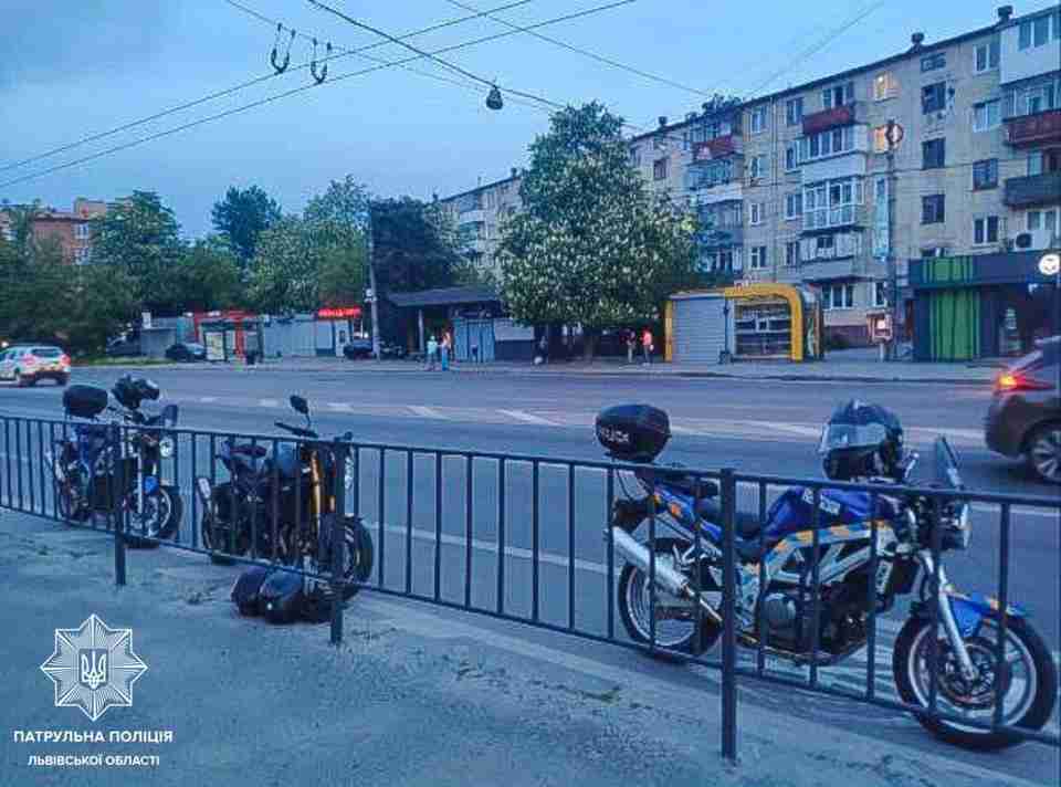 У Львові мотопатруль виявив у неповнолітнього водія мотоцикл, який перебуває у міжнародному розшуку (ФОТО)
